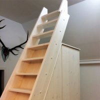 Raumspartreppe mit Einbauschrank