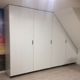 Einbauschrank in Dachschräge